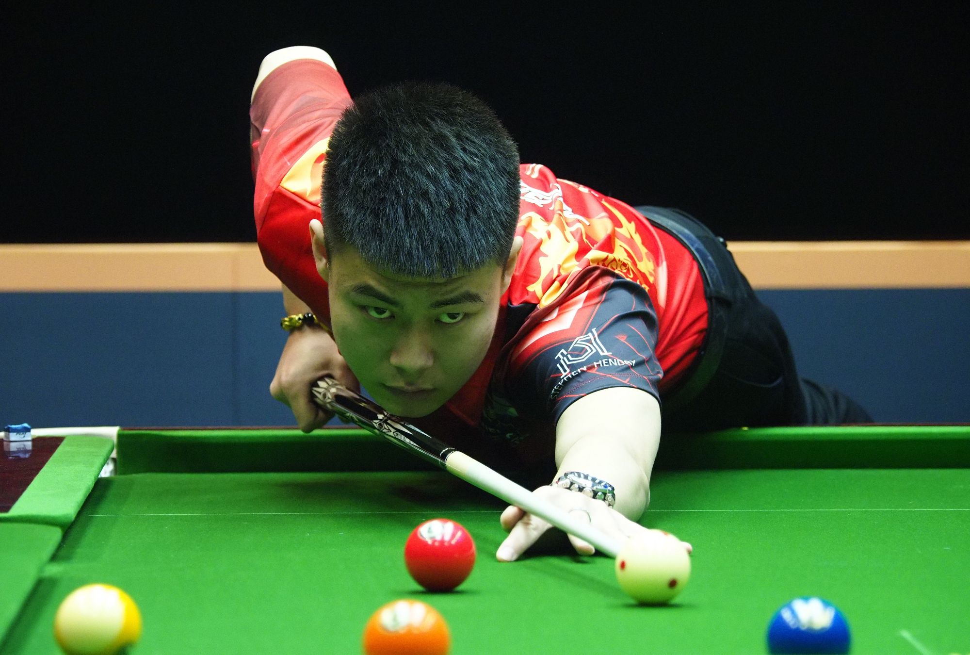 次逼近冠军 次逼近冠军