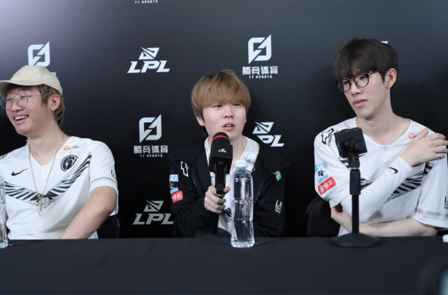 颁奖仪式上 颁奖仪式上