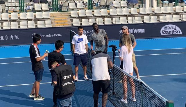 它不仅折射 它不仅折射